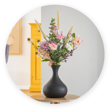 Vase - zwart - roze bloemen - urn - Memories to Keep - uitsneden