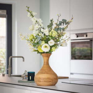 Vase - eiken - witte bloemen - urn - Memories to Keep